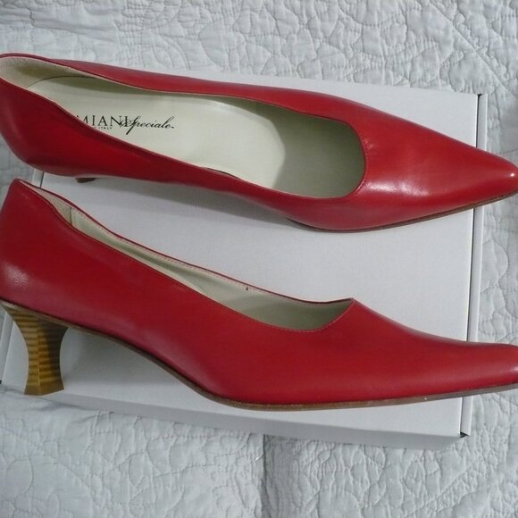 Stylish Red Heels by Unknown Brand - Picture 3 of 8